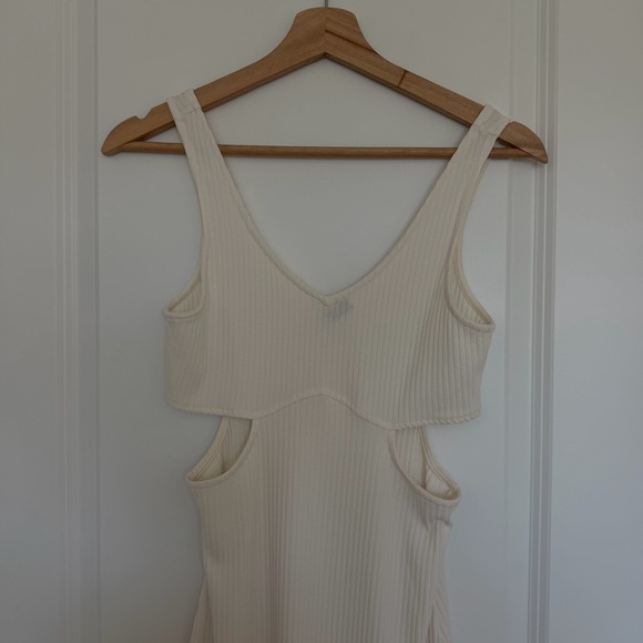 H&M Ribbed Cut Out Dress - Picture 2 of 3